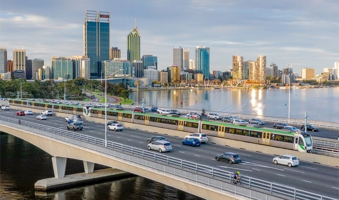 パース市内と電車の風景
