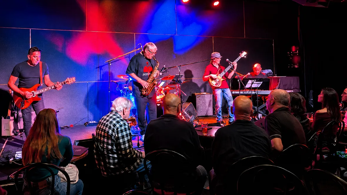 The Ellington Jazz Clubライブ音楽セッションの夜